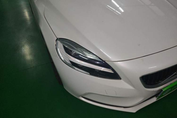 Used Volvo V40 2017 T3 Smart Edition Right Front Headlight