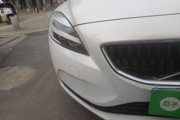 Used Volvo V40 2017 T3 Smart Edition Right Front Headlight