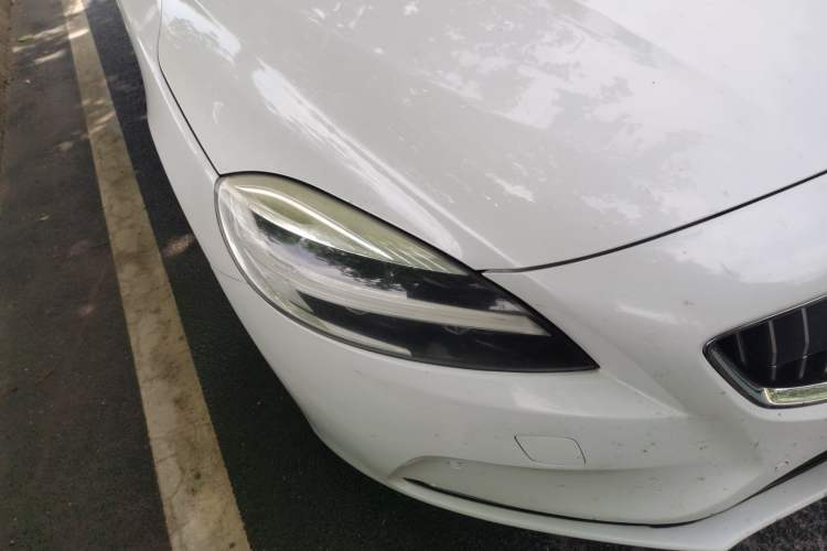 Used Volvo V40 2017 T4 Smart Luxury Edition Right Front Headlight