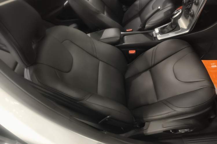 Used Volvo V40 2017 T4 Smart Luxury Edition Right Front Seat