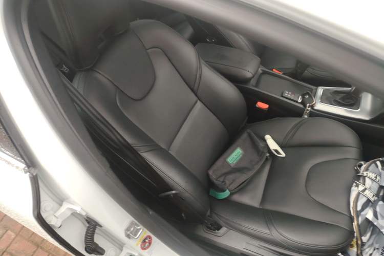 Used Volvo V40 2017 T3 Zhiya Edition Right Front Seat