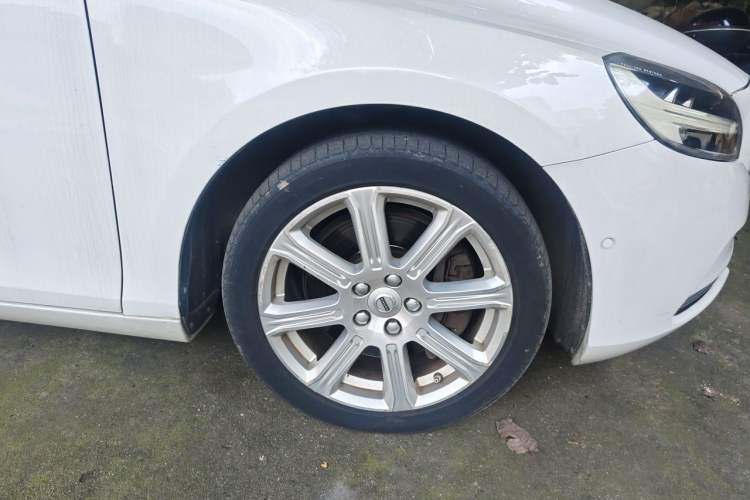 Used Volvo V40 2017 T3 Zhiya Edition Right Front Wheel Hub