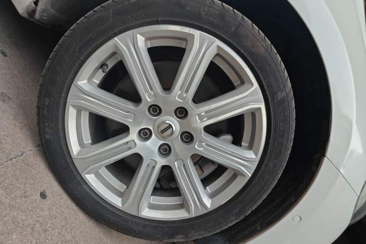 Used Volvo V40 2017 T3 Zhiya Edition Right Front Wheel Hub