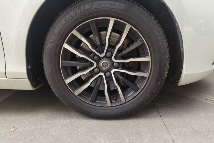 Used Volvo V40 2017 T3 Zhiyi Edition Right Front Wheel Hub