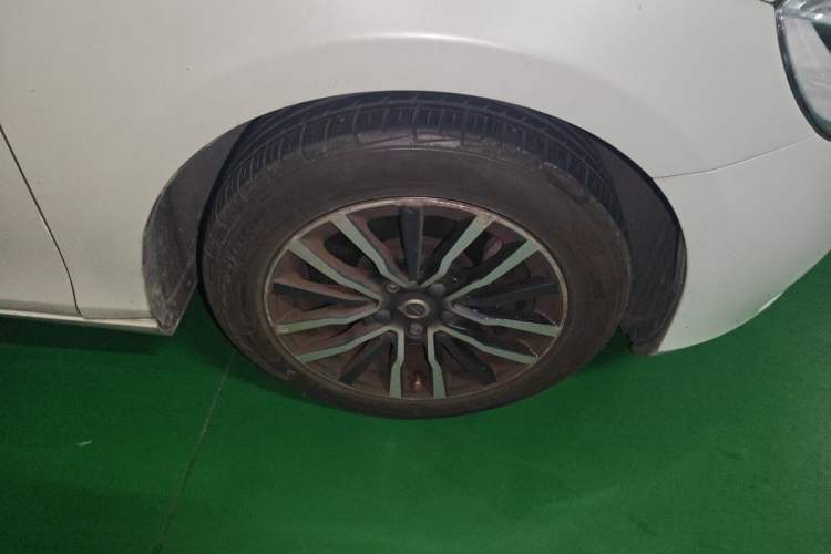 Used Volvo V40 2017 T3 Smart Edition Right Front Wheel Hub
