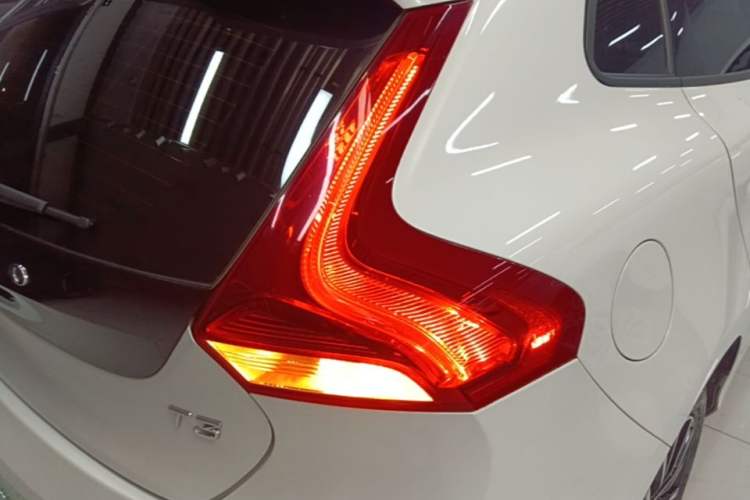 Used Volvo V40 2017 T3 Zhiyi Edition Right Rear Taillight
