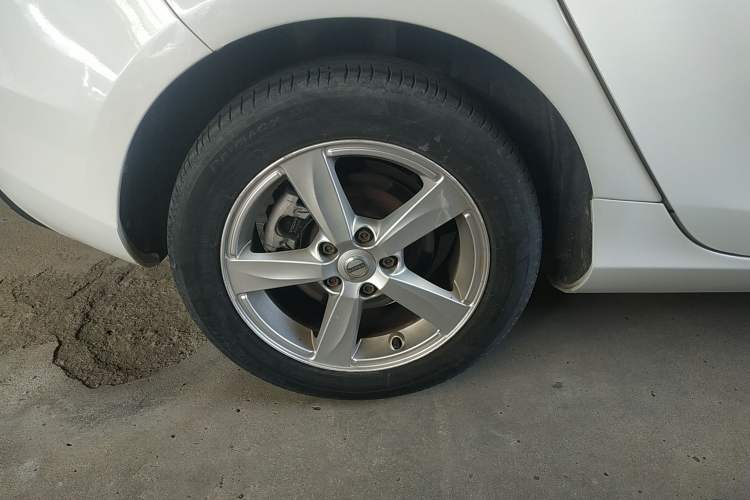 Used Volvo V40 2017 T3 Smart Edition Right Rear Wheel Hub