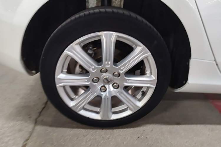 Used Volvo V40 2017 T3 Zhiya Edition Right Rear Wheel Hub