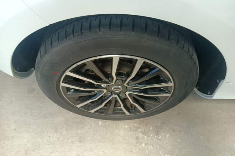 Used Volvo V40 2017 T3 Zhiyi Edition Right Rear Wheel Hub
