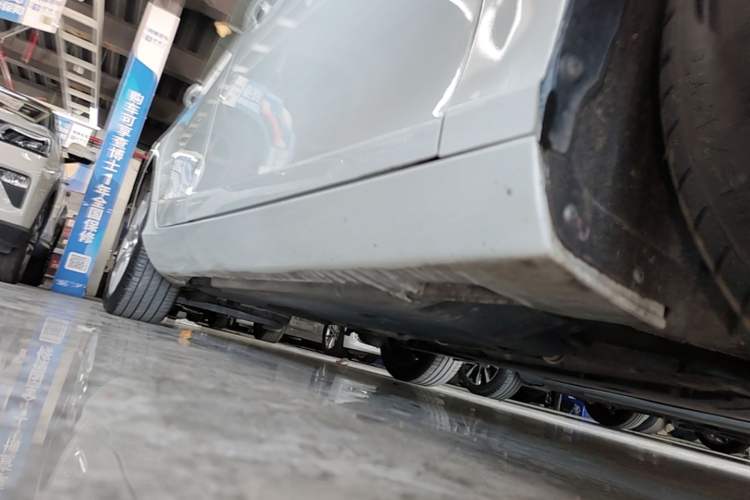 Used Volvo V40 2017 T3 Zhiya Edition Right Side Sill