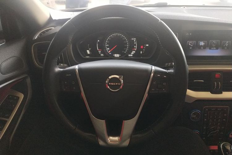 Used Volvo V40 2017 T3 Smart Edition Steering Wheel