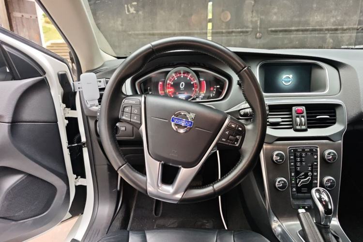 Used Volvo V40 2017 T3 Smart Edition Steering Wheel