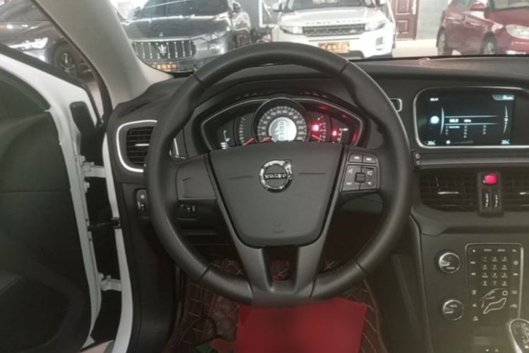 Used Volvo V40 2017 T3 Smart Edition Steering Wheel