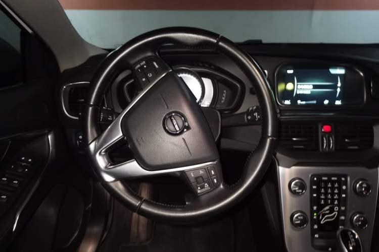 Used Volvo V40 2017 T3 Zhiya Edition Steering Wheel