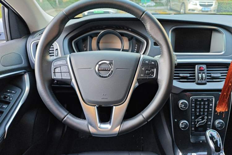 Used Volvo V40 2017 T3 Zhiyi Edition Steering Wheel