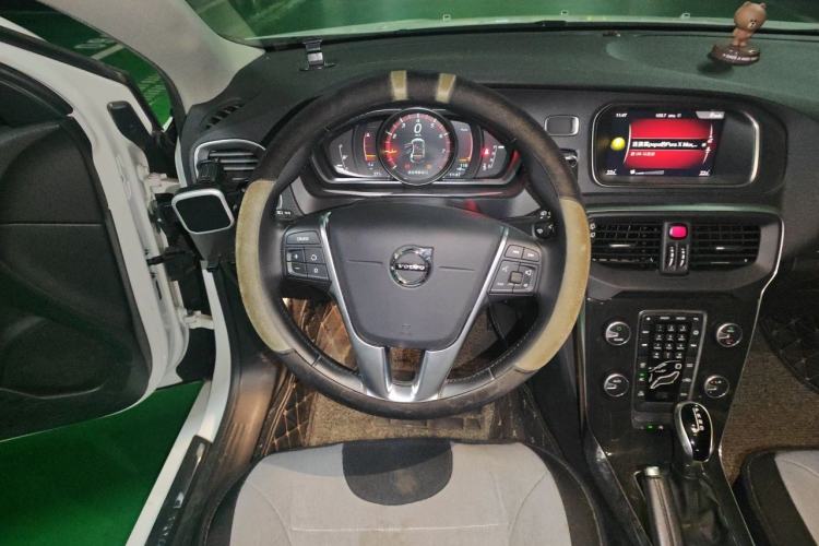Used Volvo V40 2017 T3 Smart Edition Steering Wheel