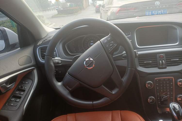 Used Volvo V40 2017 T3 Smart Edition Steering Wheel