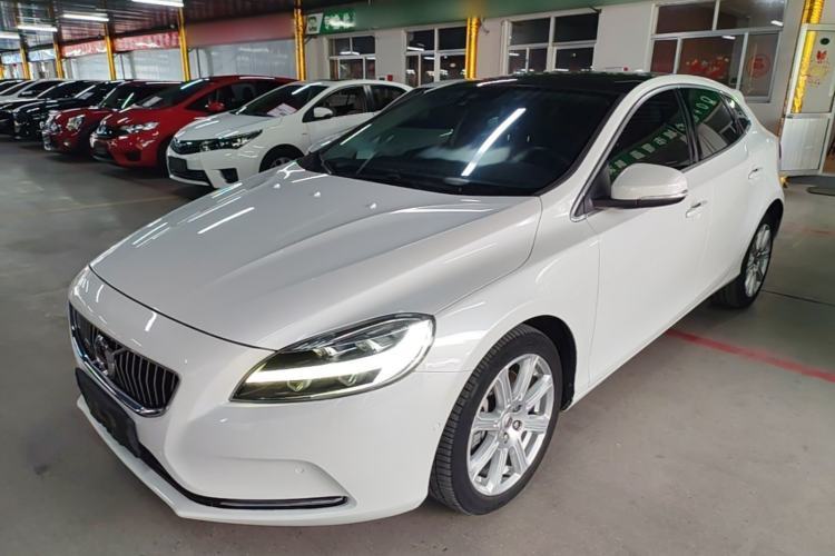 Used Volvo V40 2017 T3 Zhiya Edition Guazi used car, China used car export, Used car for sale, Used  cars, Cheapest cars for sale