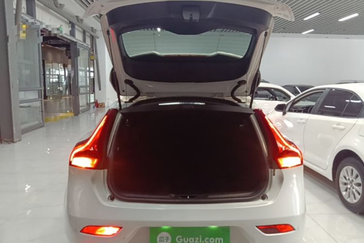 Used Volvo V40 2017 T3 Zhiyi Edition Trunk