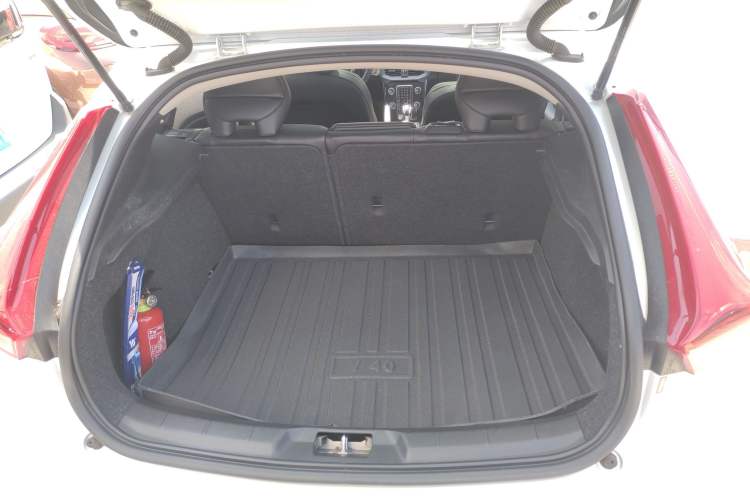 Used Volvo V40 2017 T3 Zhiyi Edition Trunk