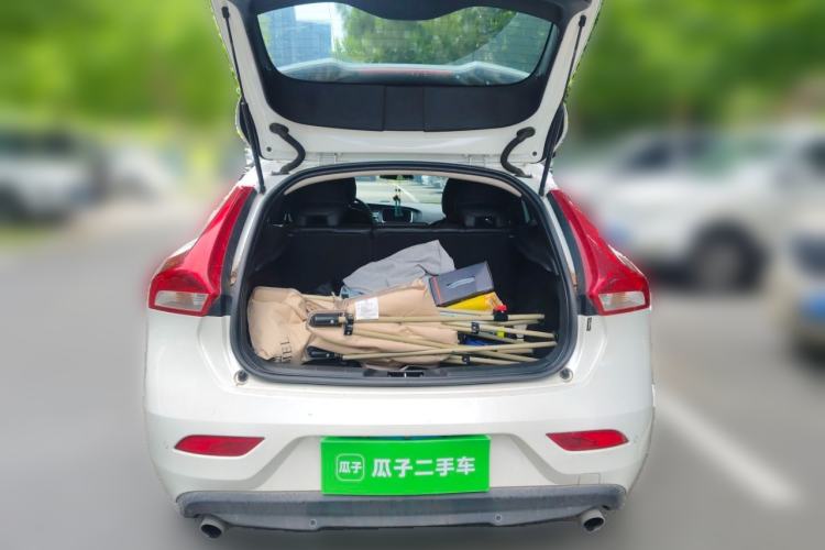 Used Volvo V40 2017 T3 Zhiya Edition Trunk