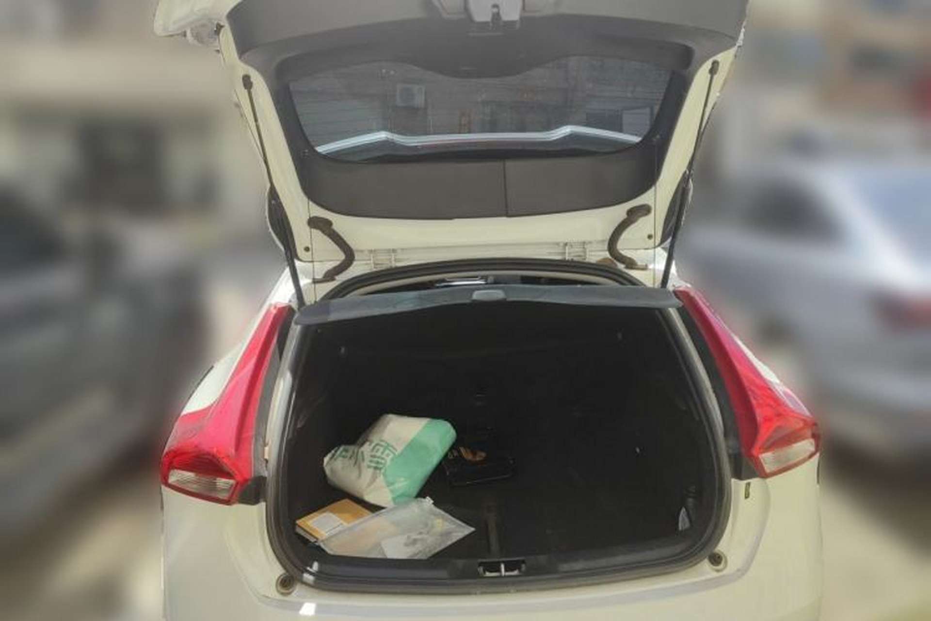 Used Volvo V40 2017 T3 Zhiyi Edition Trunk