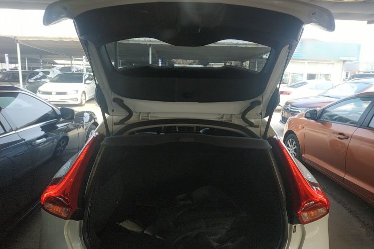 Used Volvo V40 2017 T3 Smart Edition Trunk