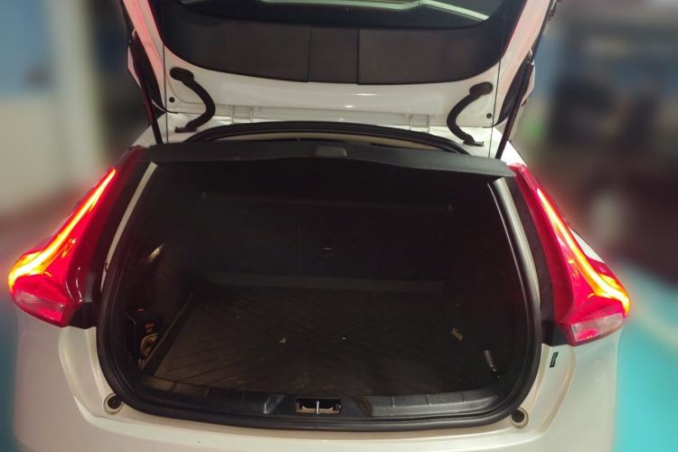 Used Volvo V40 2017 T3 Zhiyi Edition Trunk
