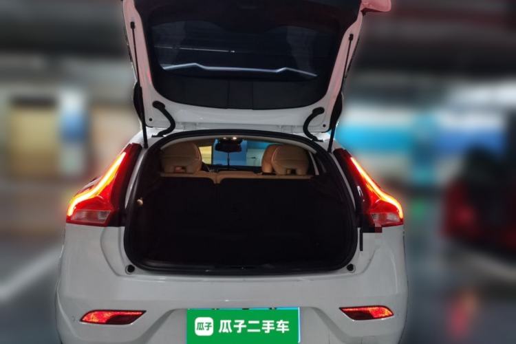 Used Volvo V40 2017 T3 Zhiyi Edition Trunk