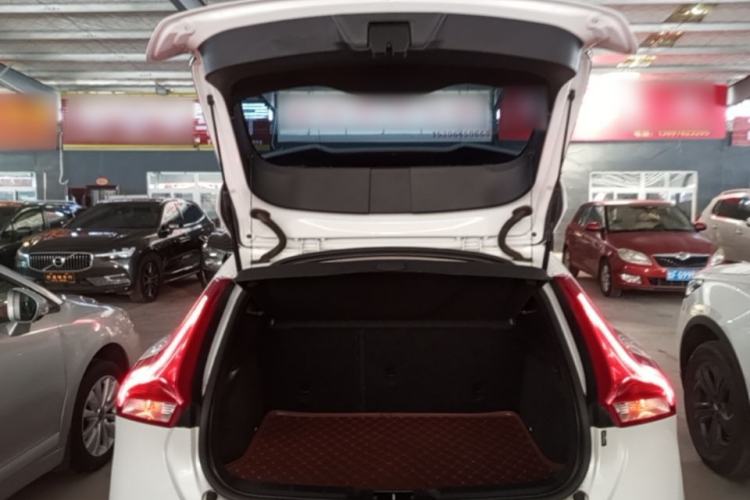 Used Volvo V40 2017 T3 Smart Edition Trunk