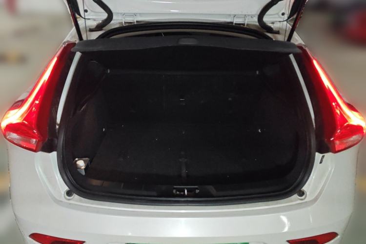 Used Volvo V40 2017 T3 Zhiya Edition Trunk