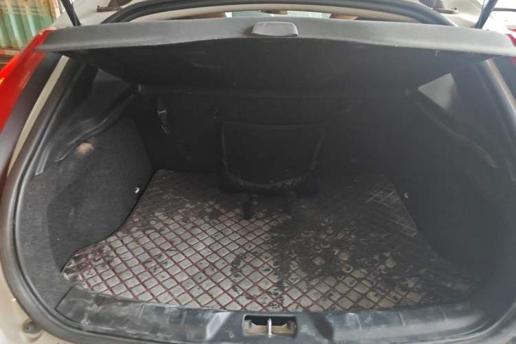 Used Volvo V40 2017 T3 Zhiya Edition Trunk