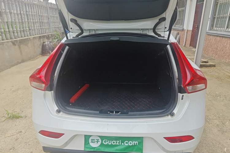 Used Volvo V40 2017 T3 Zhiyi Edition Trunk