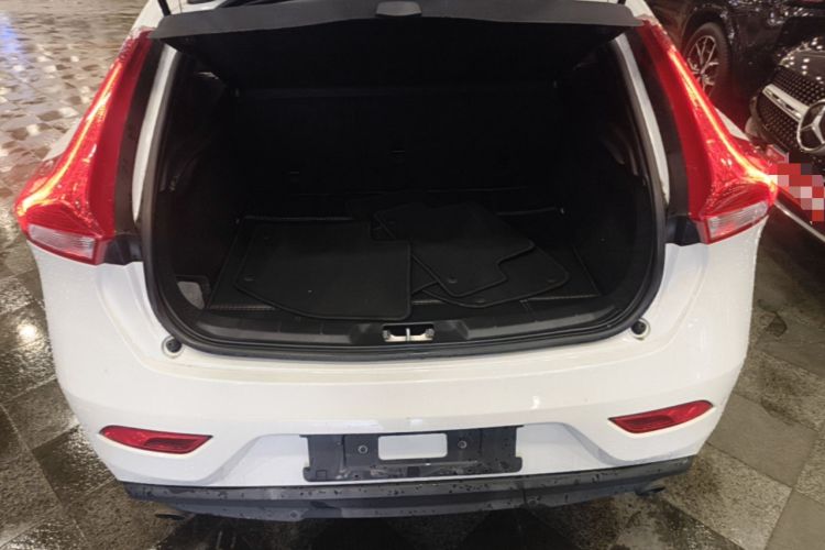 Used Volvo V40 2017 T4 Smart Luxury Edition Trunk