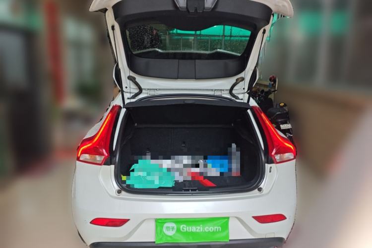 Used Volvo V40 2017 T3 Zhiya Edition Trunk