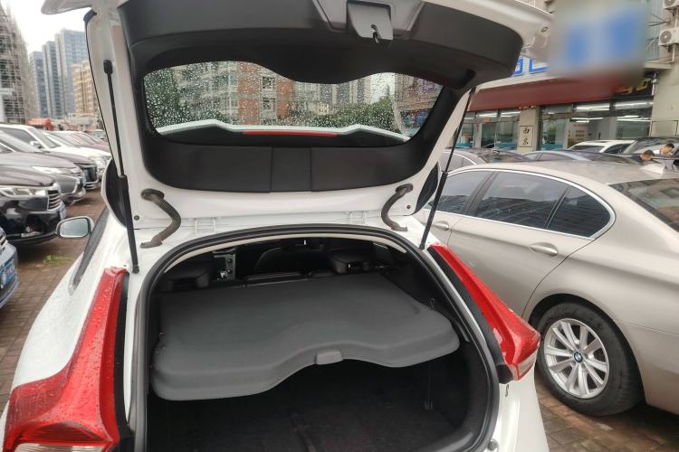 Used Volvo V40 2017 T3 Zhiya Edition Trunk