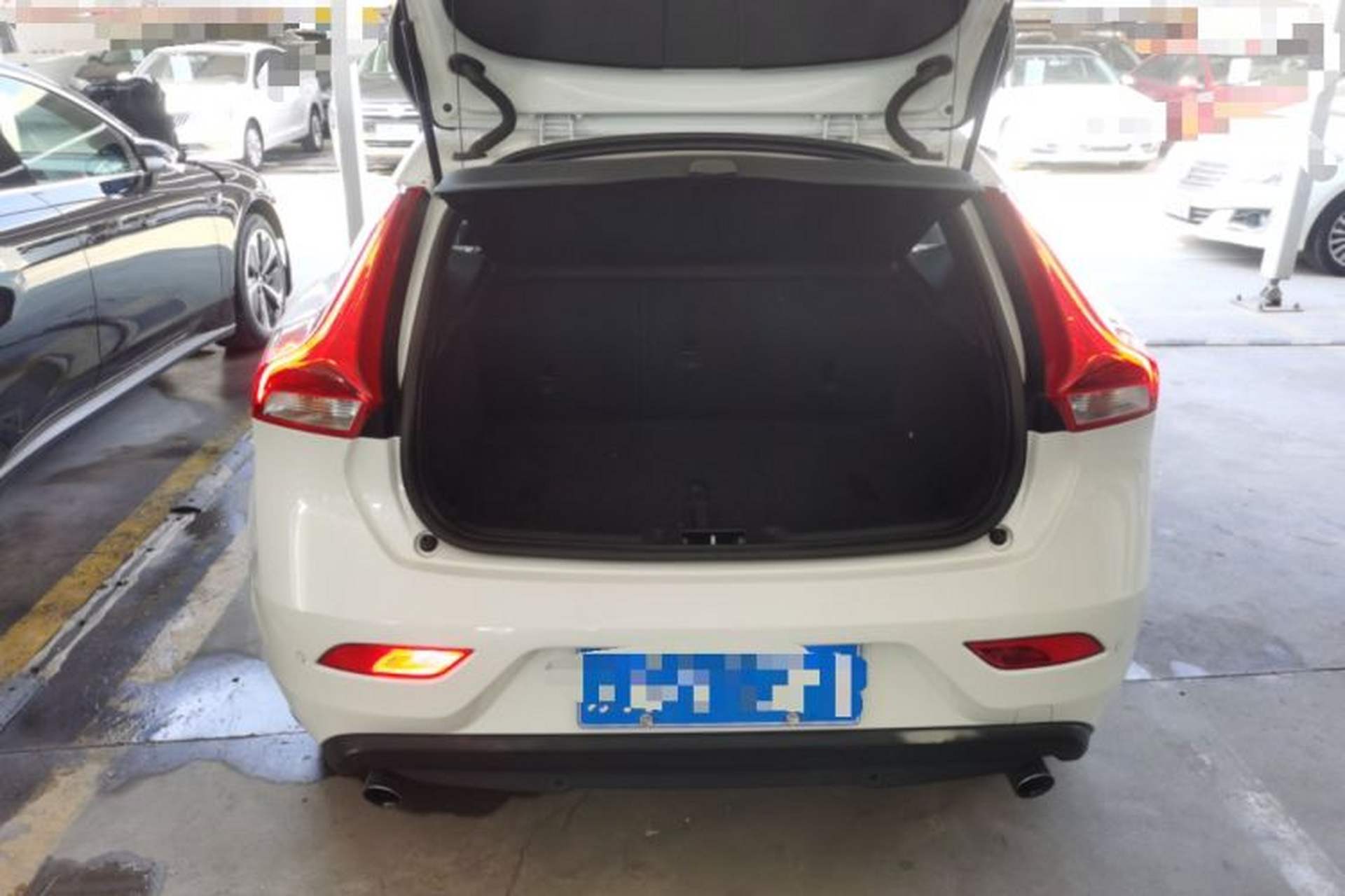 Used Volvo V40 2017 T3 Zhiya Edition Trunk
