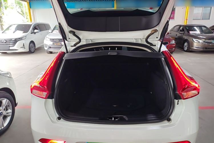 Used Volvo V40 2017 T3 Zhiya Edition Trunk