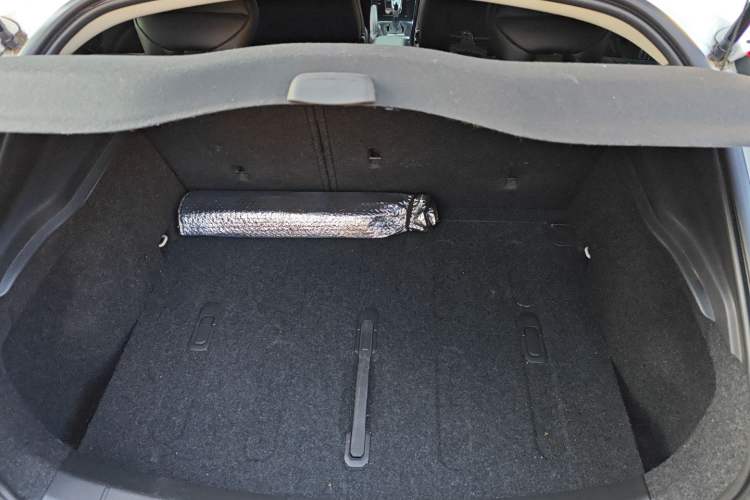 Used Volvo V40 2017 T3 Zhiyi Edition Trunk