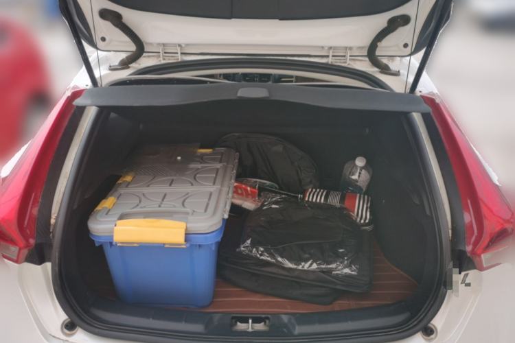 Used Volvo V40 2017 T3 Zhiyi Edition Trunk