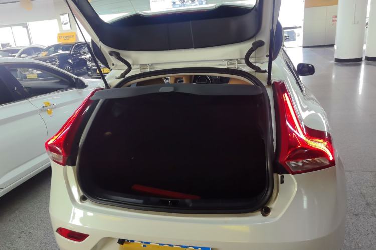 Used Volvo V40 2017 T3 Zhiyi Edition Trunk
