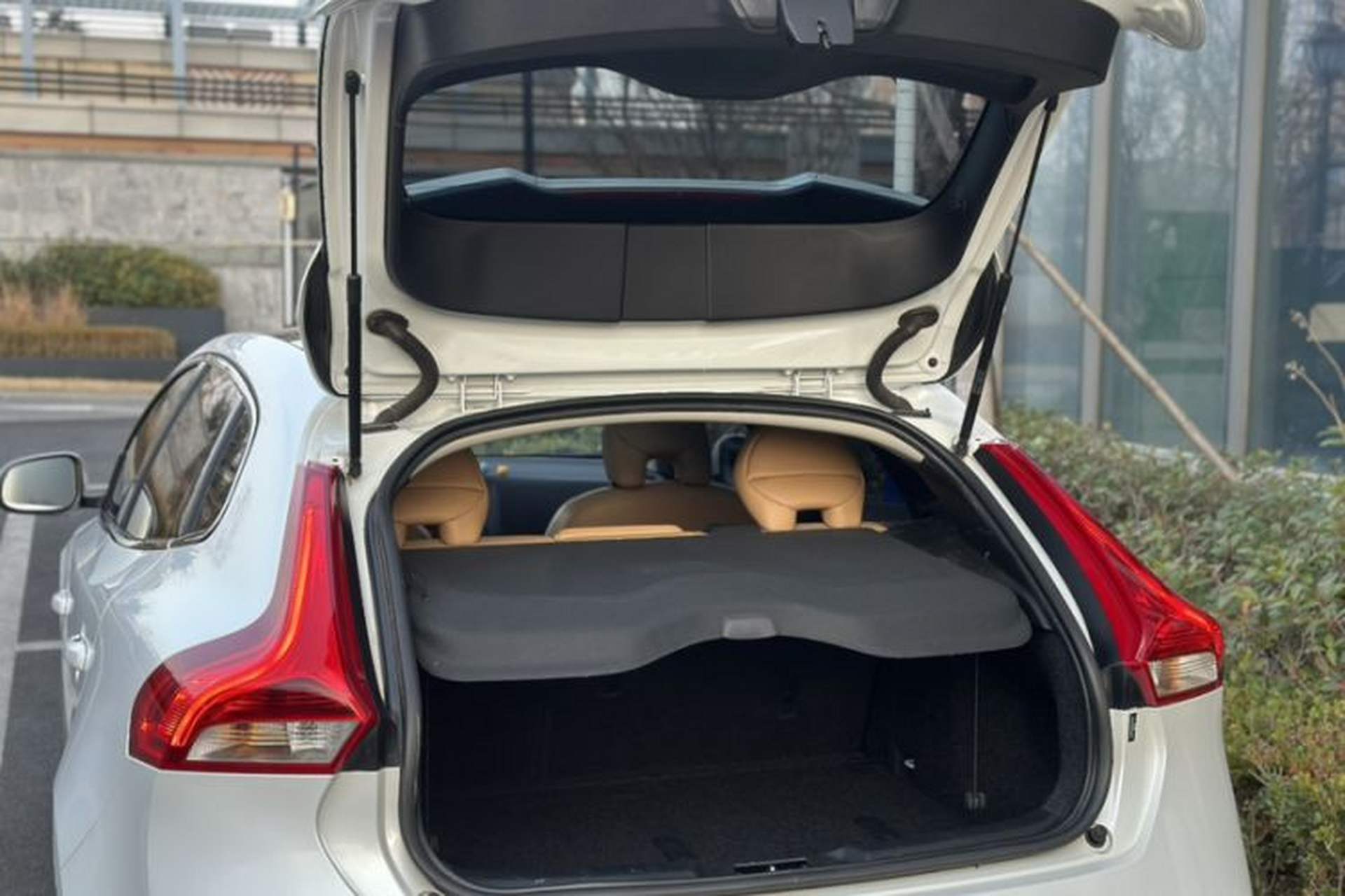 Used Volvo V40 2017 T3 Zhiyi Edition Trunk