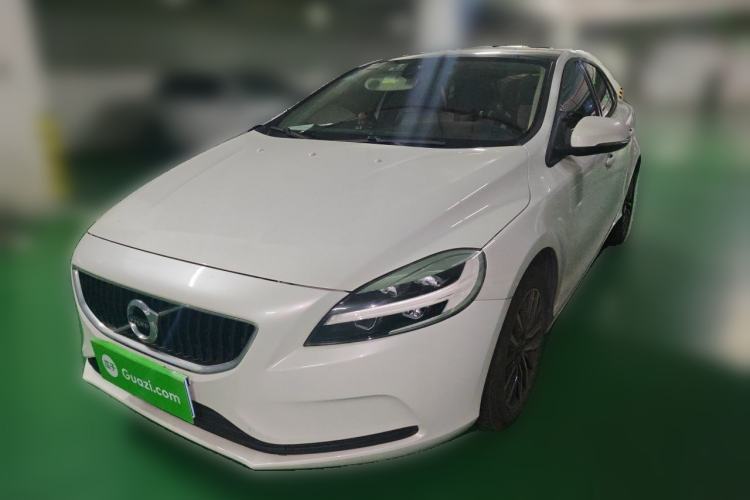 Used Volvo V40 2017 T3 Smart Edition Guazi used car, China used car export, Used car for sale, Used cars, Cheapest cars for sale
