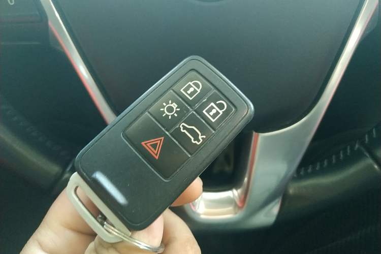 Used Volvo V40 2017 T3 Smart Edition Vehicle Key