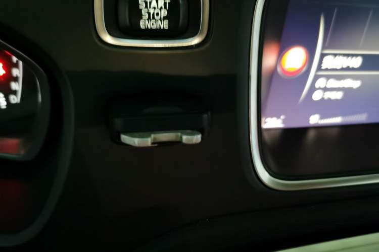 Used Volvo V40 2017 T3 Zhiyi Edition Vehicle Key