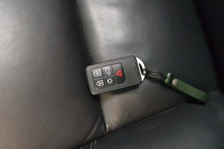 Used Volvo V40 2017 T3 Smart Edition Vehicle Key