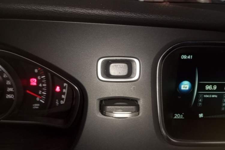Used Volvo V40 2017 T3 Smart Edition Vehicle Key