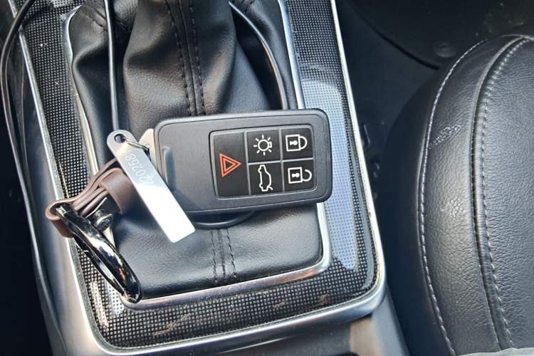 Used Volvo V40 2017 T3 Zhiyi Edition Vehicle Key
