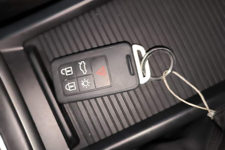 Used Volvo V40 2017 T3 Zhiyi Edition Vehicle Key