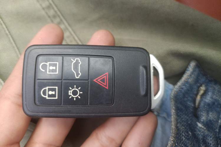 Used Volvo V40 2017 T3 Smart Edition Vehicle Key